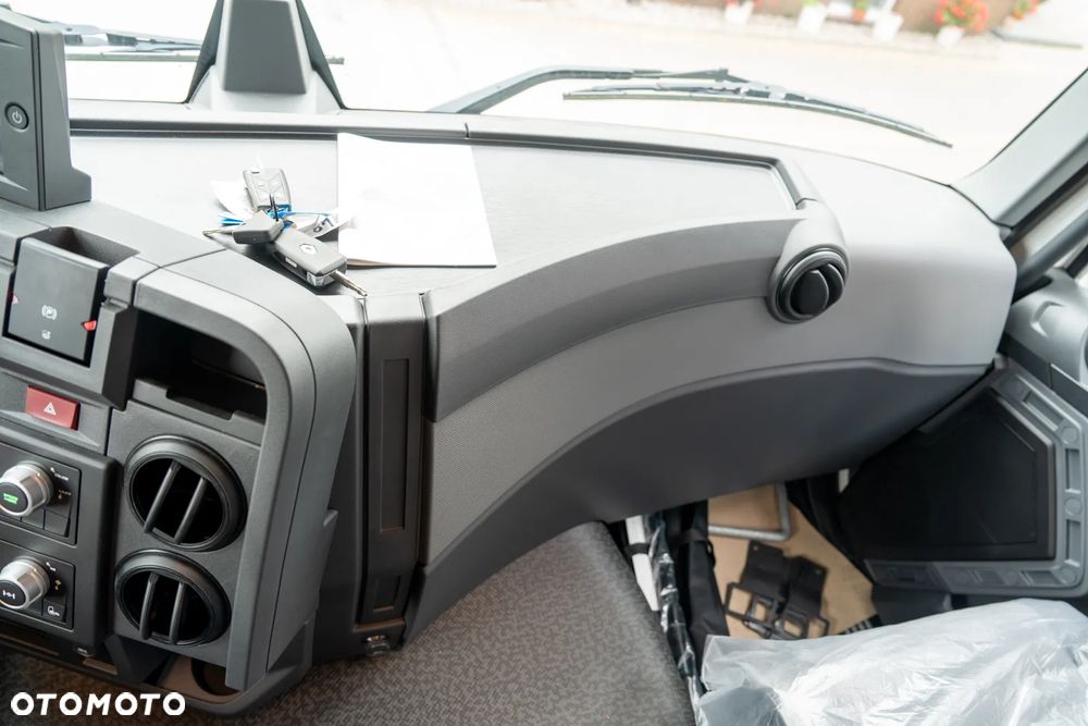 Renault K 440 6X6 - 24