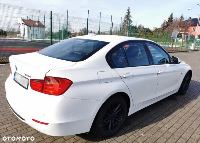 BMW Seria 3 318d Touring Sport Line - 4
