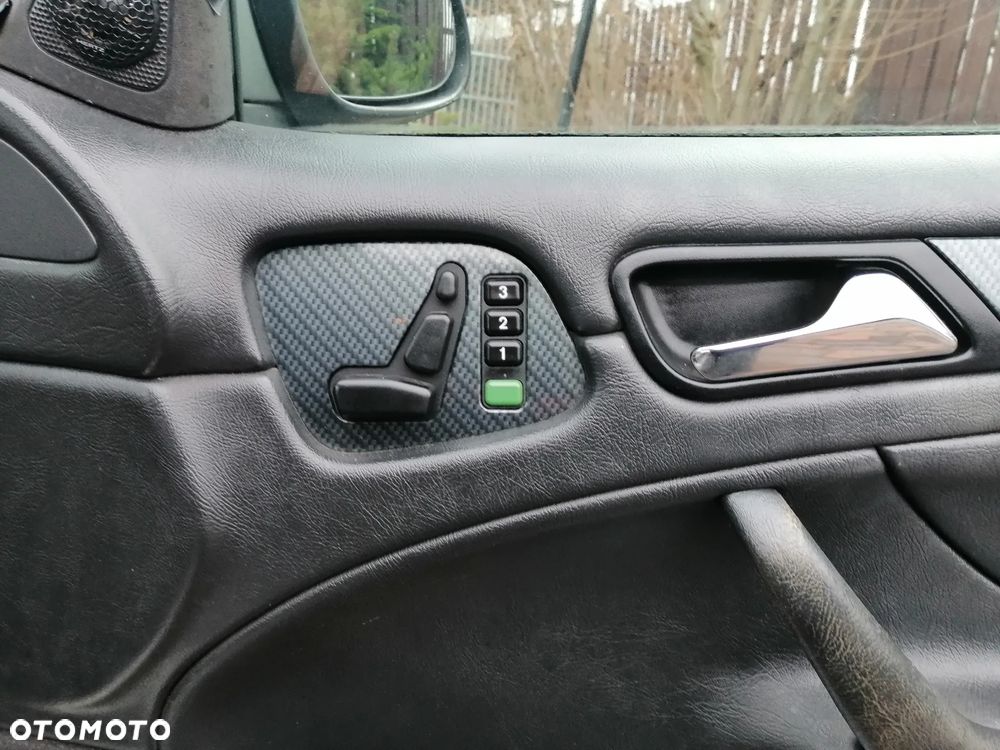 Mercedes-Benz CLK - 26