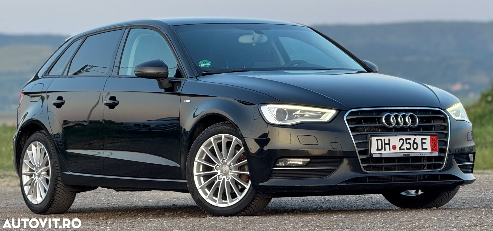 Audi A3 2.0 TDI Sportback S tronic S line Sportpaket - 2