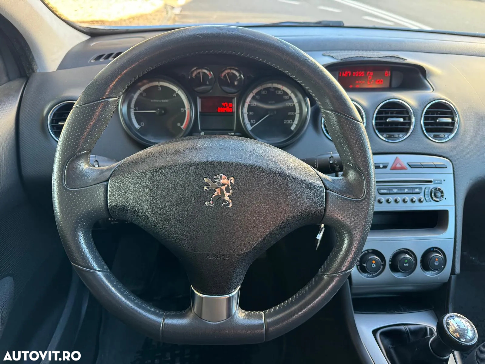 Peugeot 308 1.6HDi Premium Pack - 12