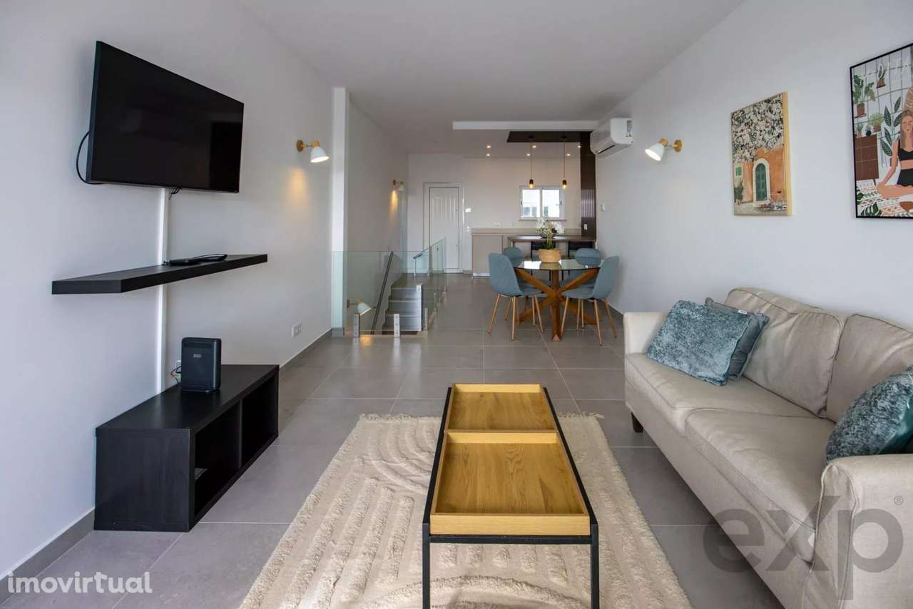 Apartamento T2 Renovado + Terraco Sul + 100m da Praia da Luz - Grande imagem: 2/22