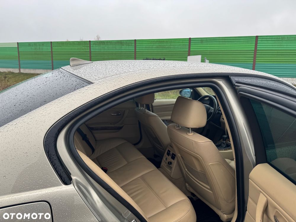 BMW Seria 3 320i Edition Sport - 26