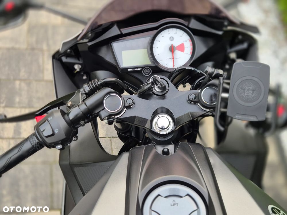 Yamaha YZF - 21