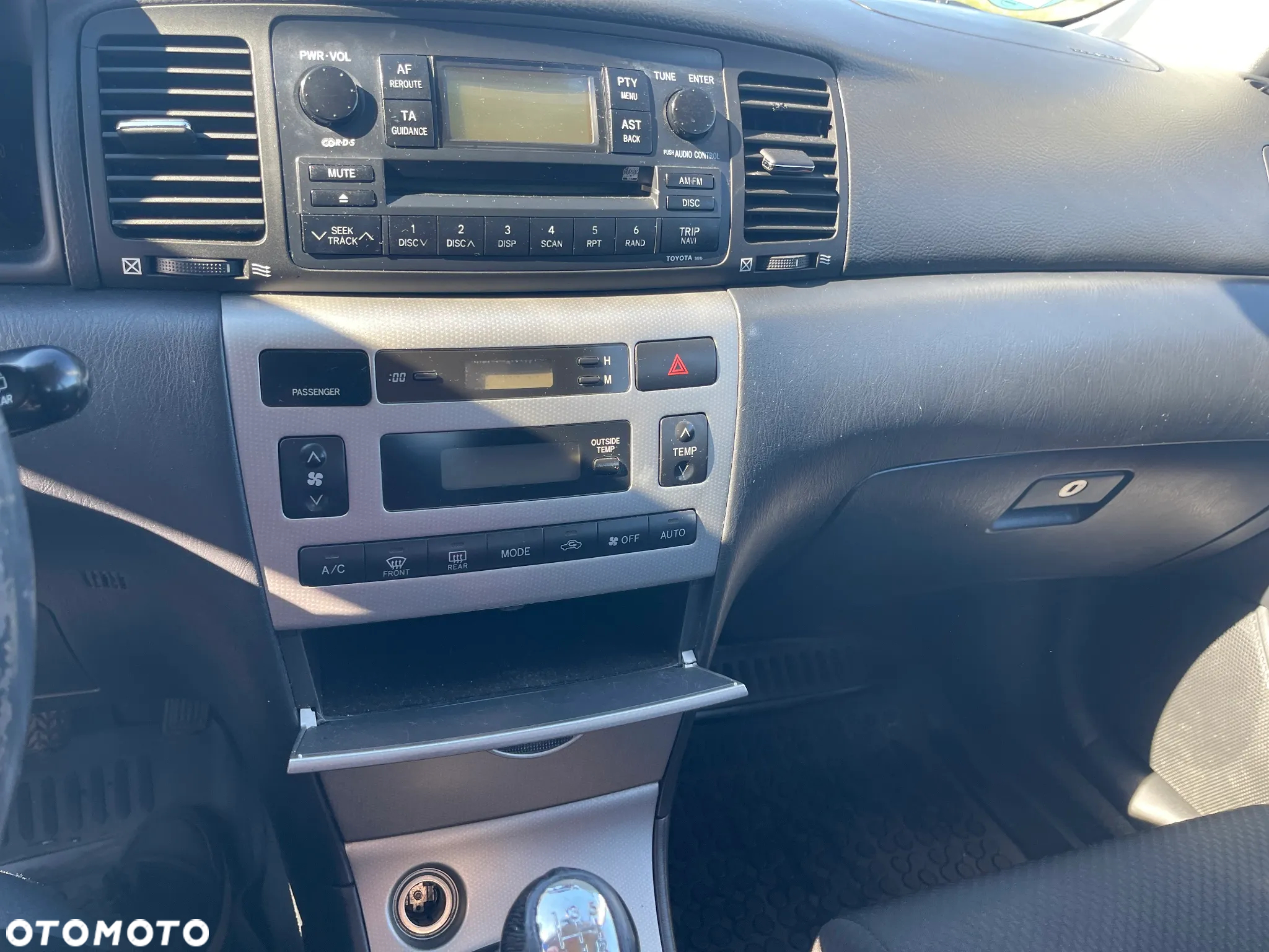 Toyota Corolla 1.6 VVT-i Sol - 4