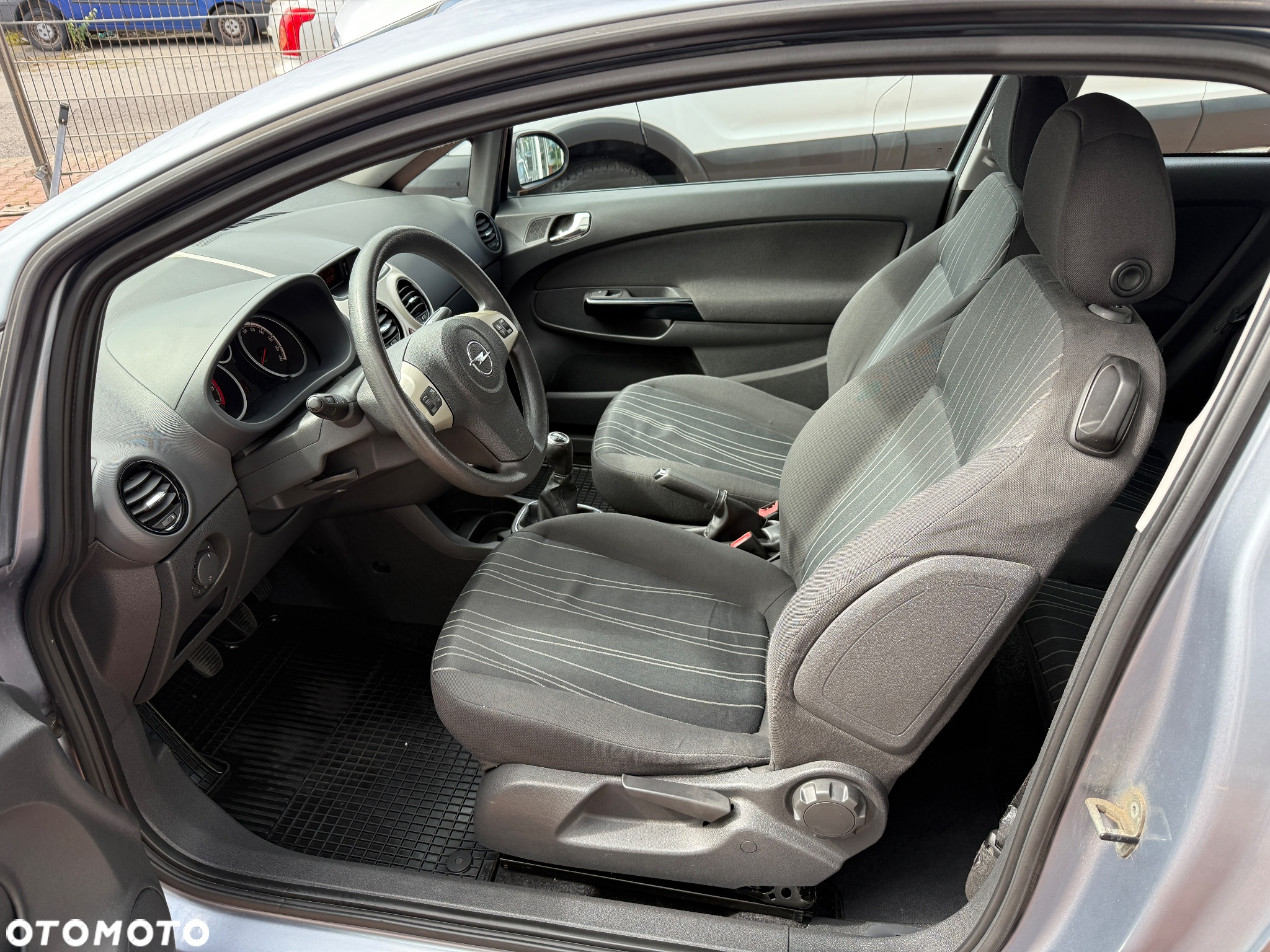 Opel Corsa 1.2 16V - 12