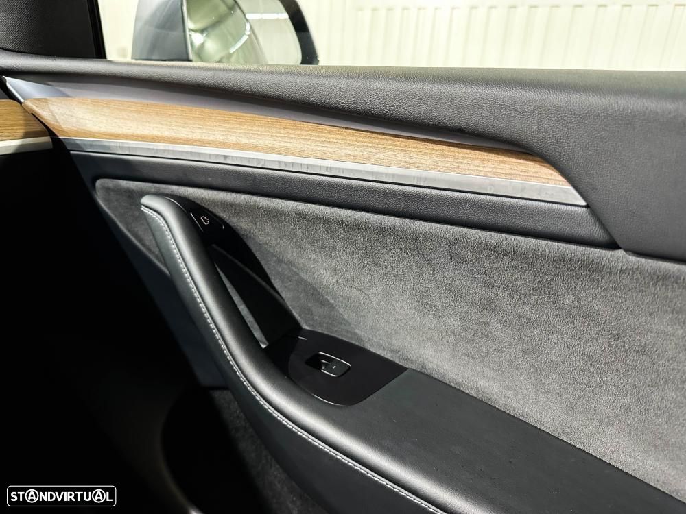 Tesla Model Y Performance Dual Motor AWD - 34