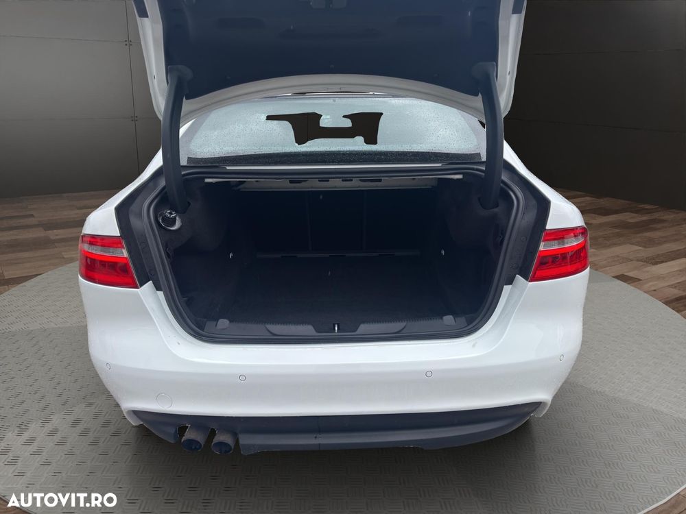 Jaguar XE 2.0 R-Sport - 13