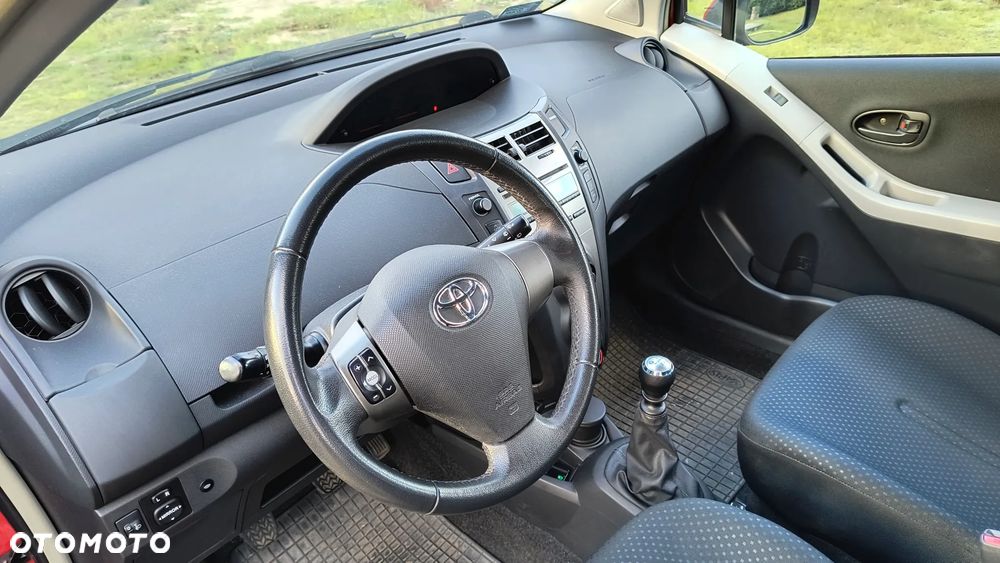 Toyota Yaris - 10