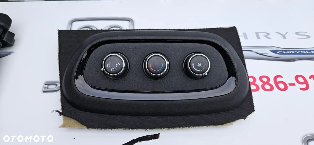 Dodge Durango III LIFT 2021-2025 Słoneczki Osłona przeciwsłoneczna Oświetlenie kabiny kierowcy Lampka podświetlenia Panel sterowania klimatyzacją Panel nawiewu - 9