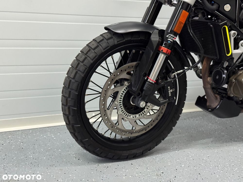 Husqvarna Svartpilen - 16