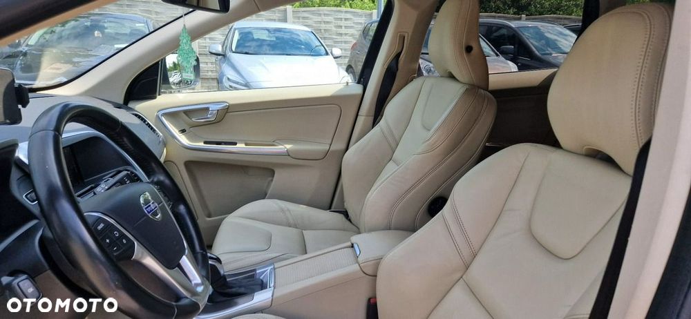 Volvo XC 60 D5 AWD Geartronic Summum - 21