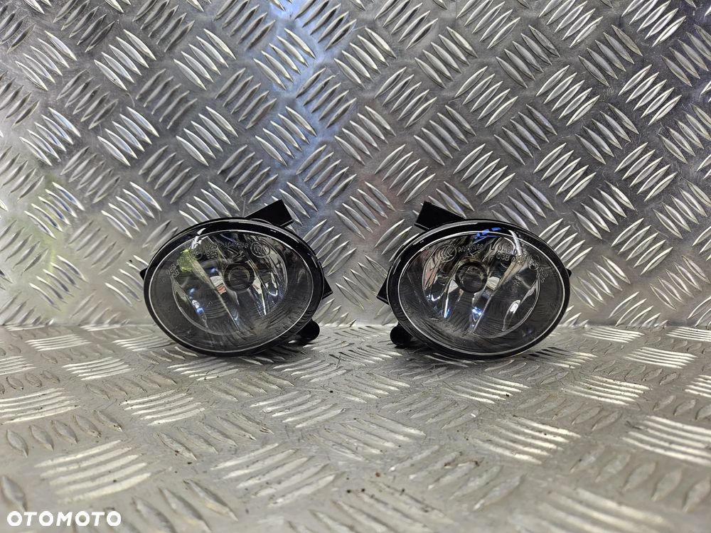 VW TOUAREG 7P  10-15R HALOGEN PRAWY - 6