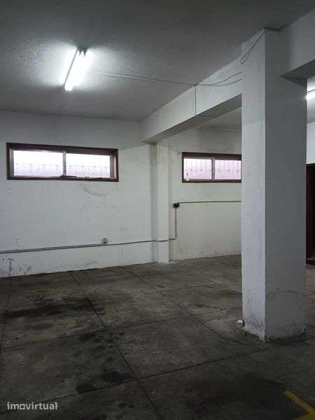 Arrenda Armazém com 220m² com escritório - Grande imagem: 3/7