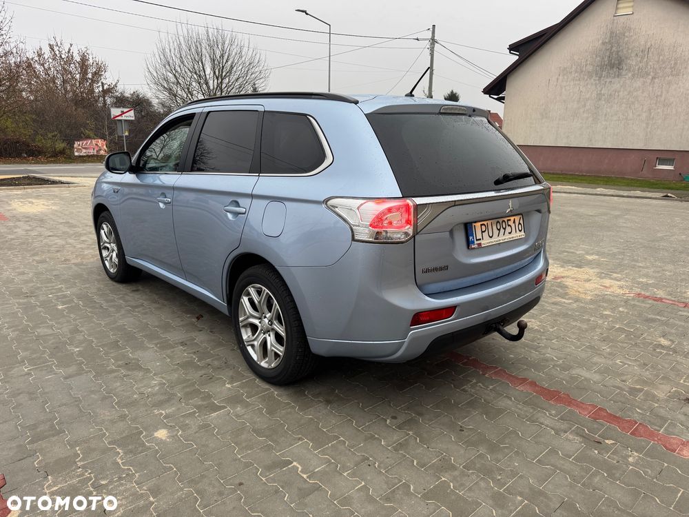 Mitsubishi Outlander - 4