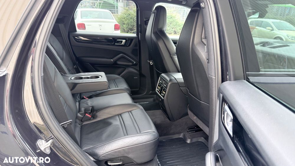 Porsche Cayenne - 32