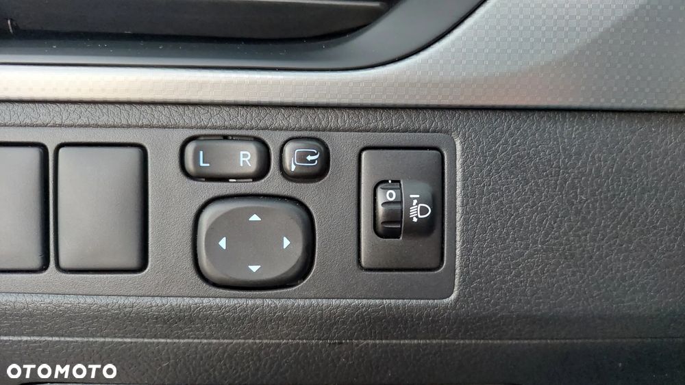 Toyota Avensis 1.8 Premium EU5 MS - 30