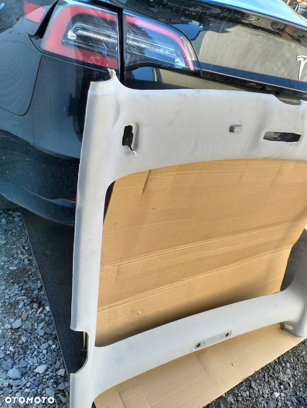 tesla 3 podsufitka