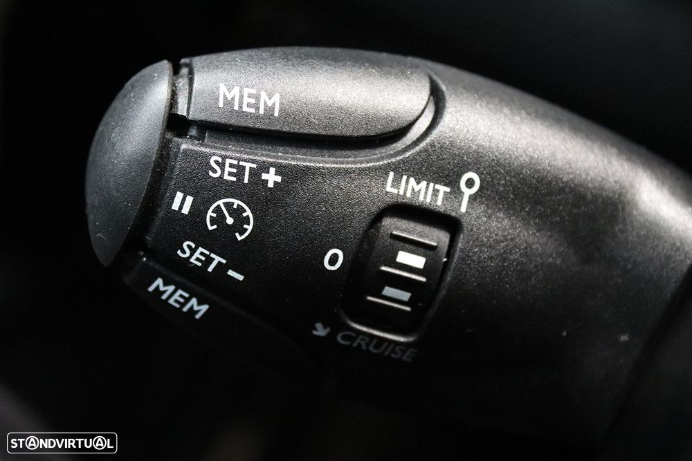 Peugeot 2008 1.2 PureTech Allure - 18