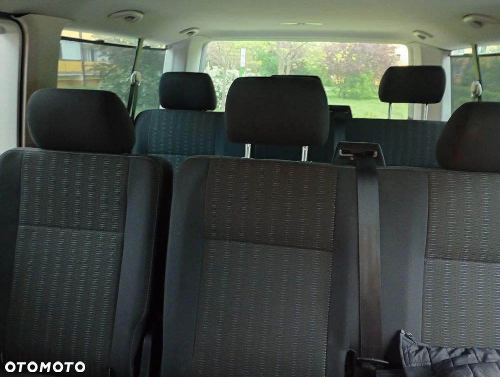 Volkswagen Caravelle - 10