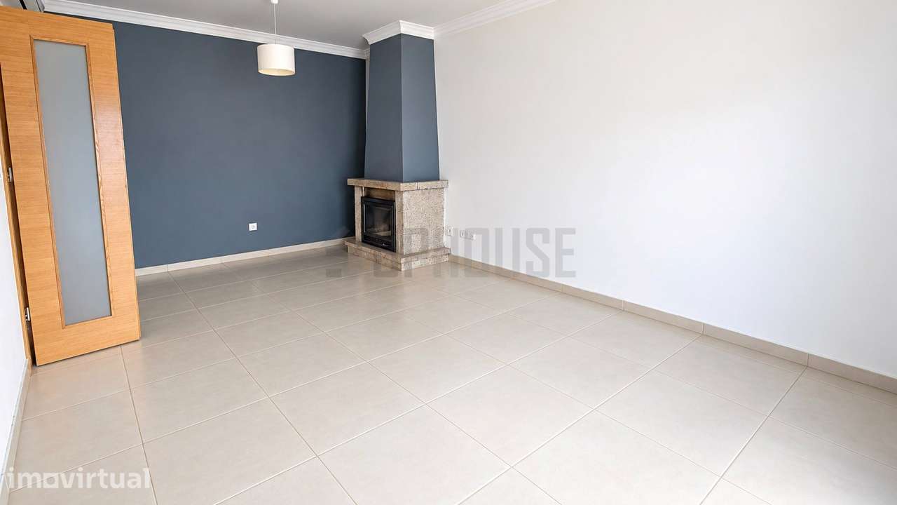 Apartamento T3 com Garagem e Terraço em Orgens - Grande imagem: 4/18