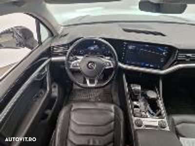 Volkswagen Touareg - 7