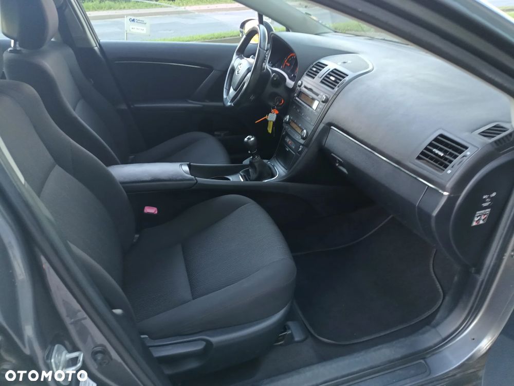 Toyota Avensis 1.6 Life - 9