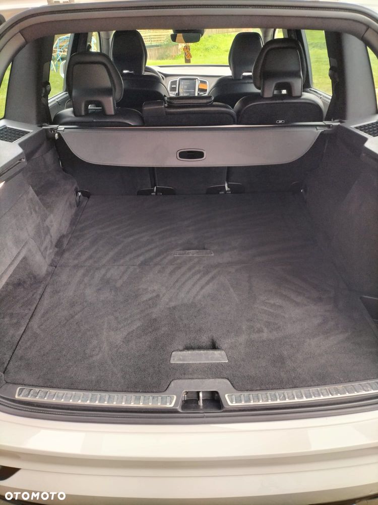 Volvo XC 90 D5 SCR AWD R-Design - 11