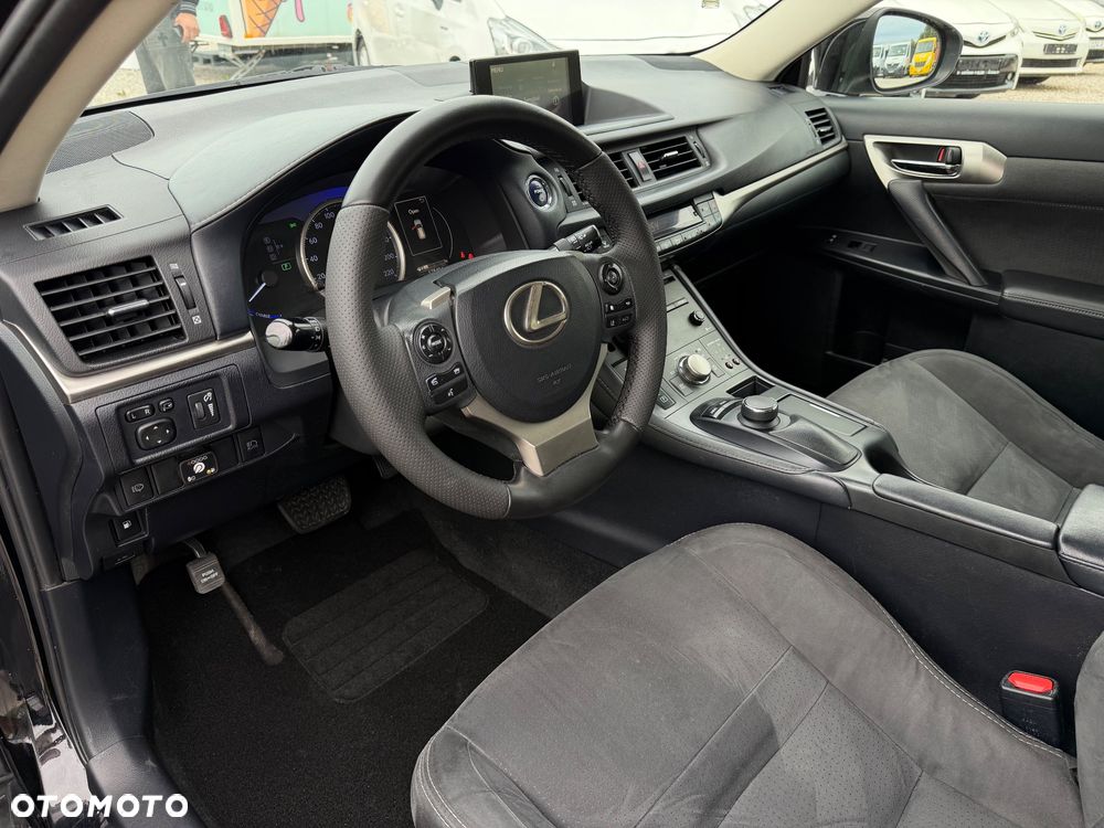 Lexus CT - 12