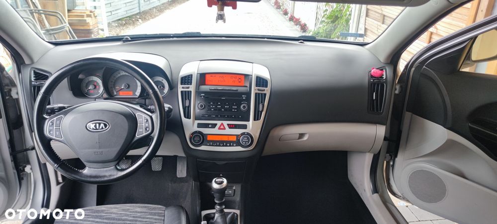 Kia Ceed - 8