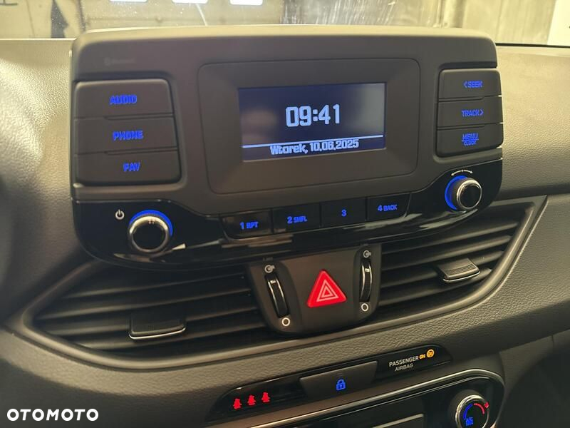Hyundai i30 1.5 DPI Classic + - 15
