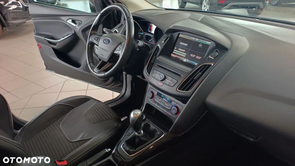 Ford Focus 1.5 EcoBoost Titanium ASS - 6