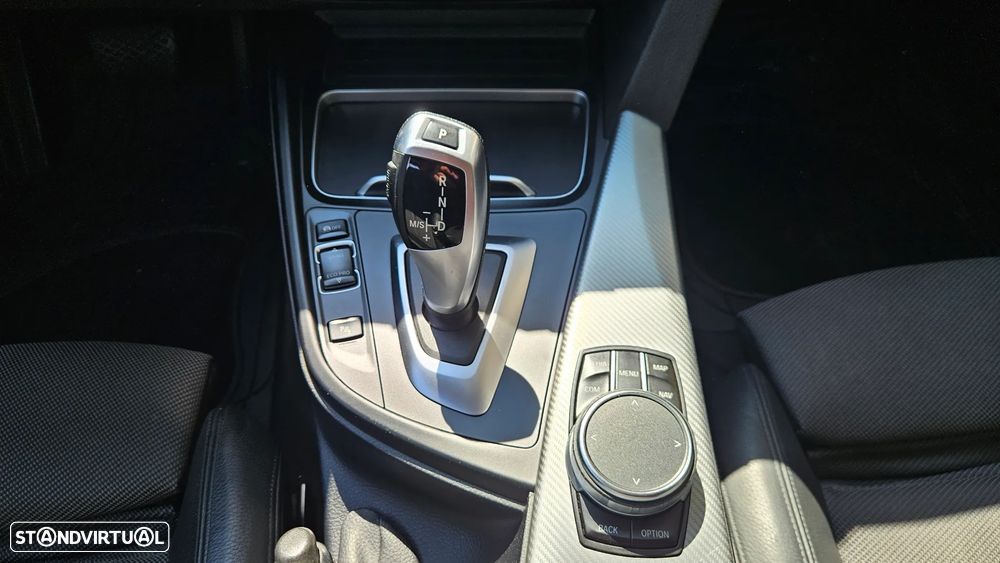 BMW 320 i Aut. Sport Line - 23