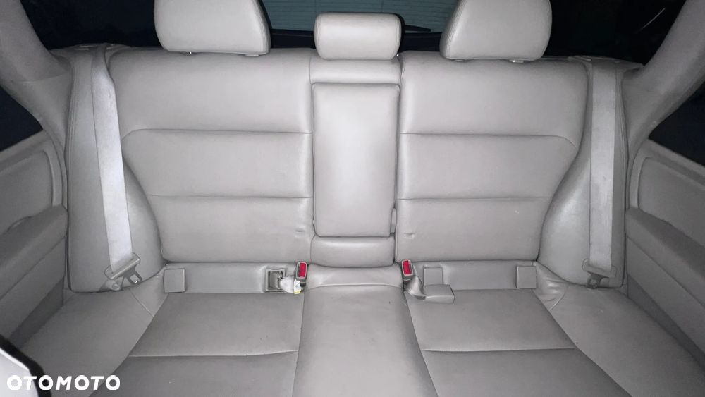 Subaru Legacy Kombi 3.0R Automatik Comfort - 10