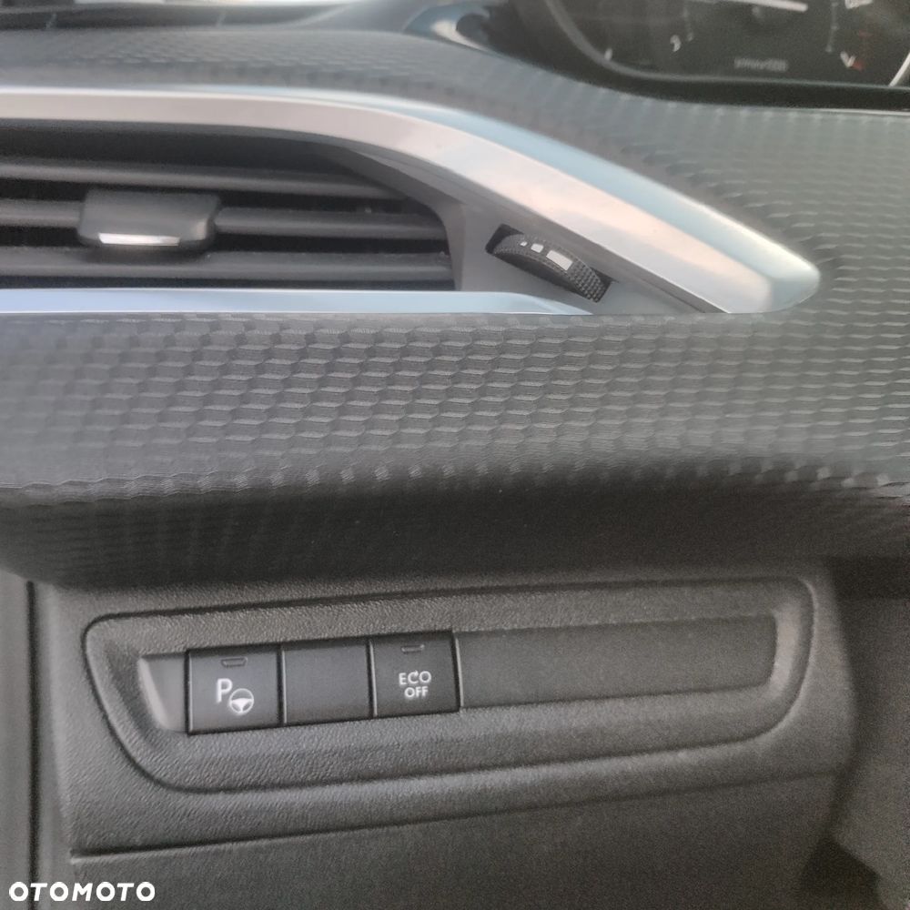 Peugeot 2008 1.2 Pure Tech Allure S&S EAT6 - 33