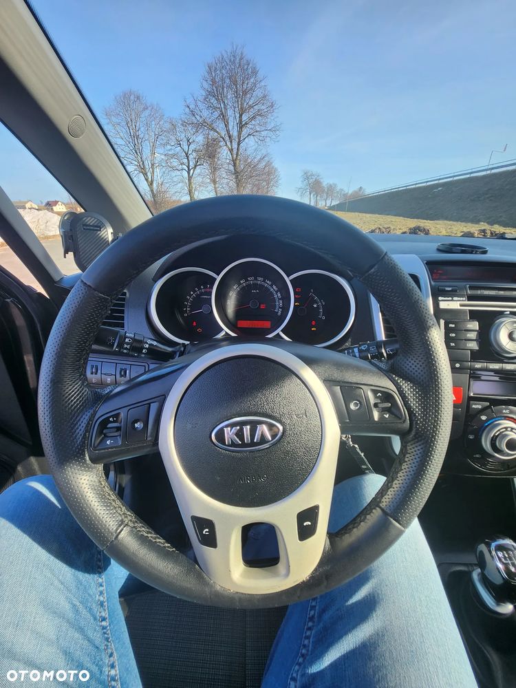 Kia Venga 1.6 L - 16