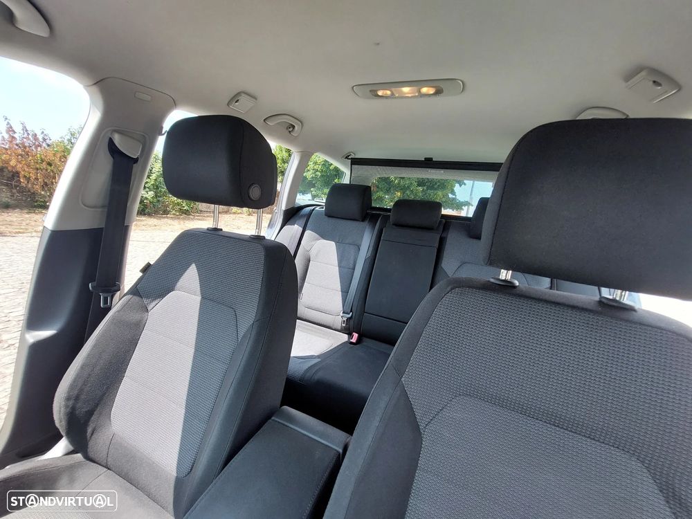 VW Passat 1.6 TDI BlueMotion - 21