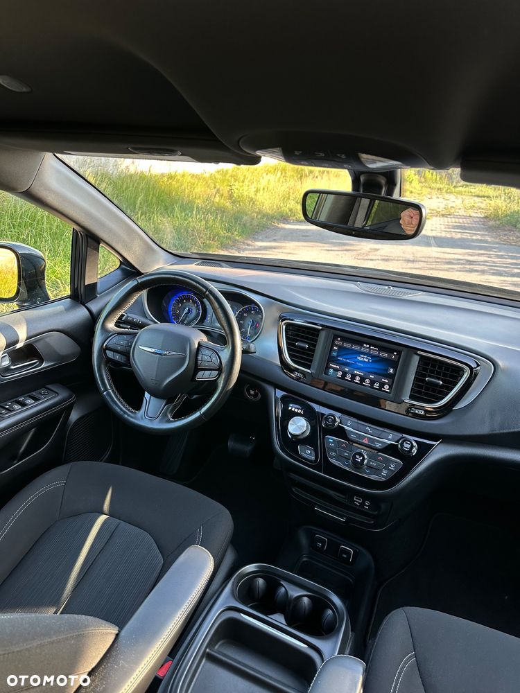 Chrysler Pacifica - 17