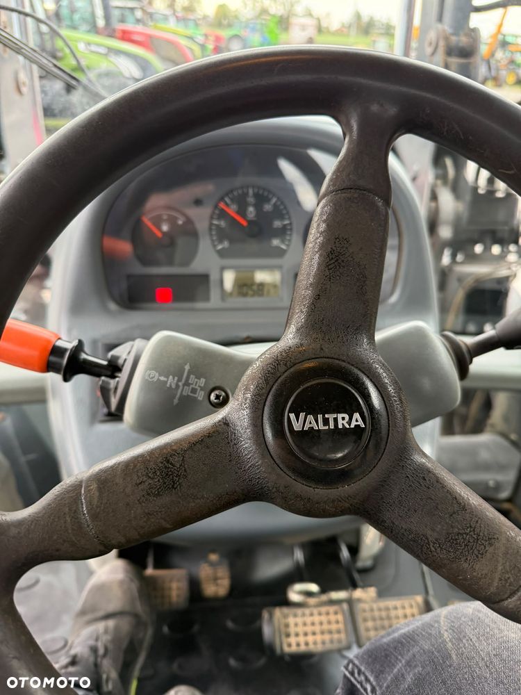 Valtra N 103   N 122 HITECH   CASE MAXXUM - 6