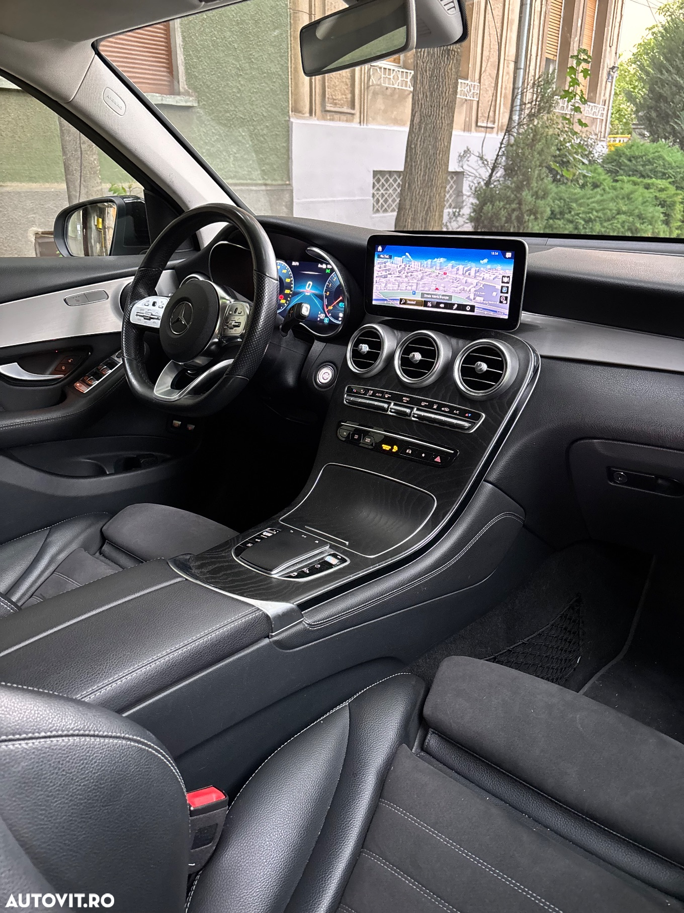 Mercedes-Benz GLC 300 e 4MATIC - 8