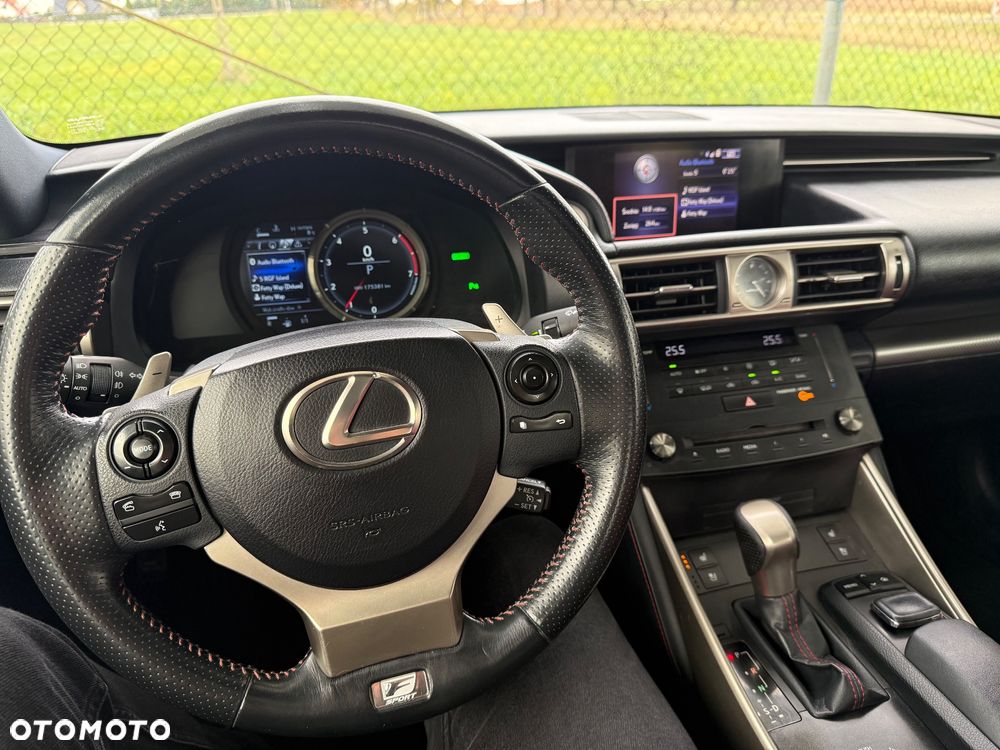 Lexus IS 300h F Sport - 22