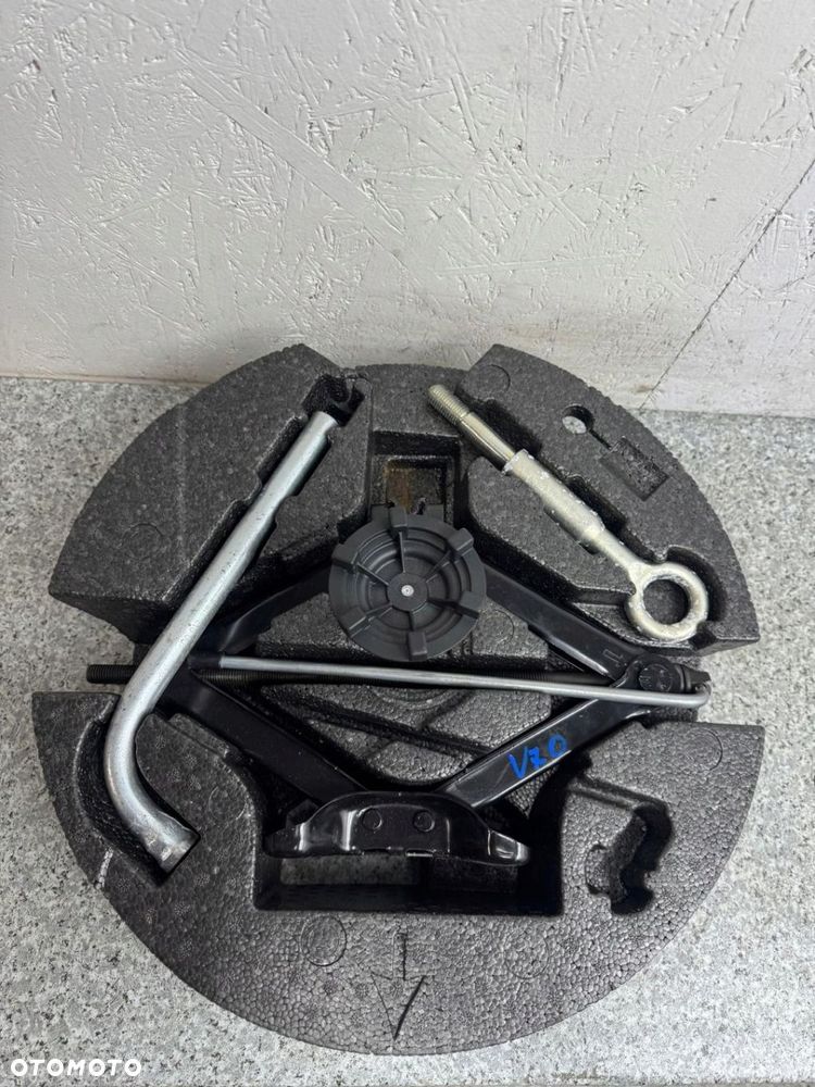 WKŁAD BAGAŻNIKA HAK LEWAREK VOLVO V70 III 2012- 31362446