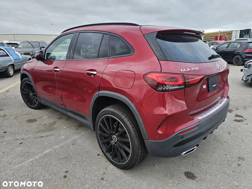 Mercedes-Benz GLA 250 4Matic 8G-DCT AMG Line - 4