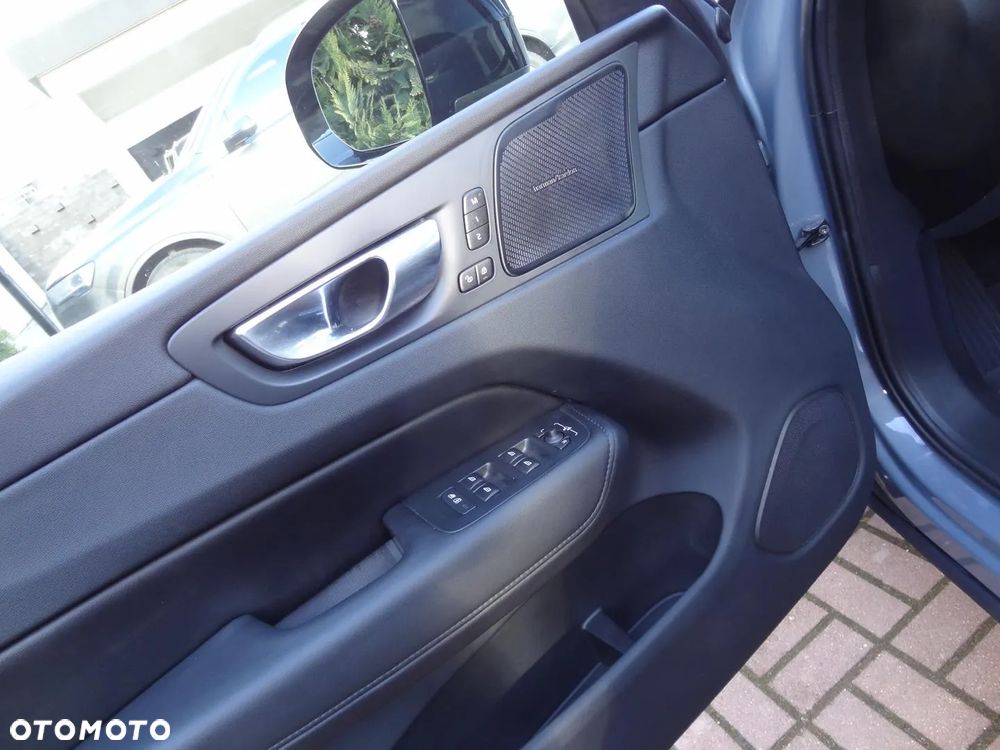 Volvo XC 60 B5 B AWD Geartronic RDesign - 23