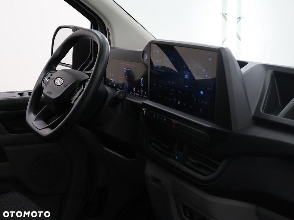 Ford Tourneo Custom - 17