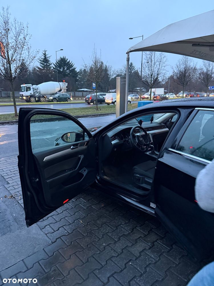 Volkswagen Passat 1.6 TDI SCR DSG Comfortline - 21