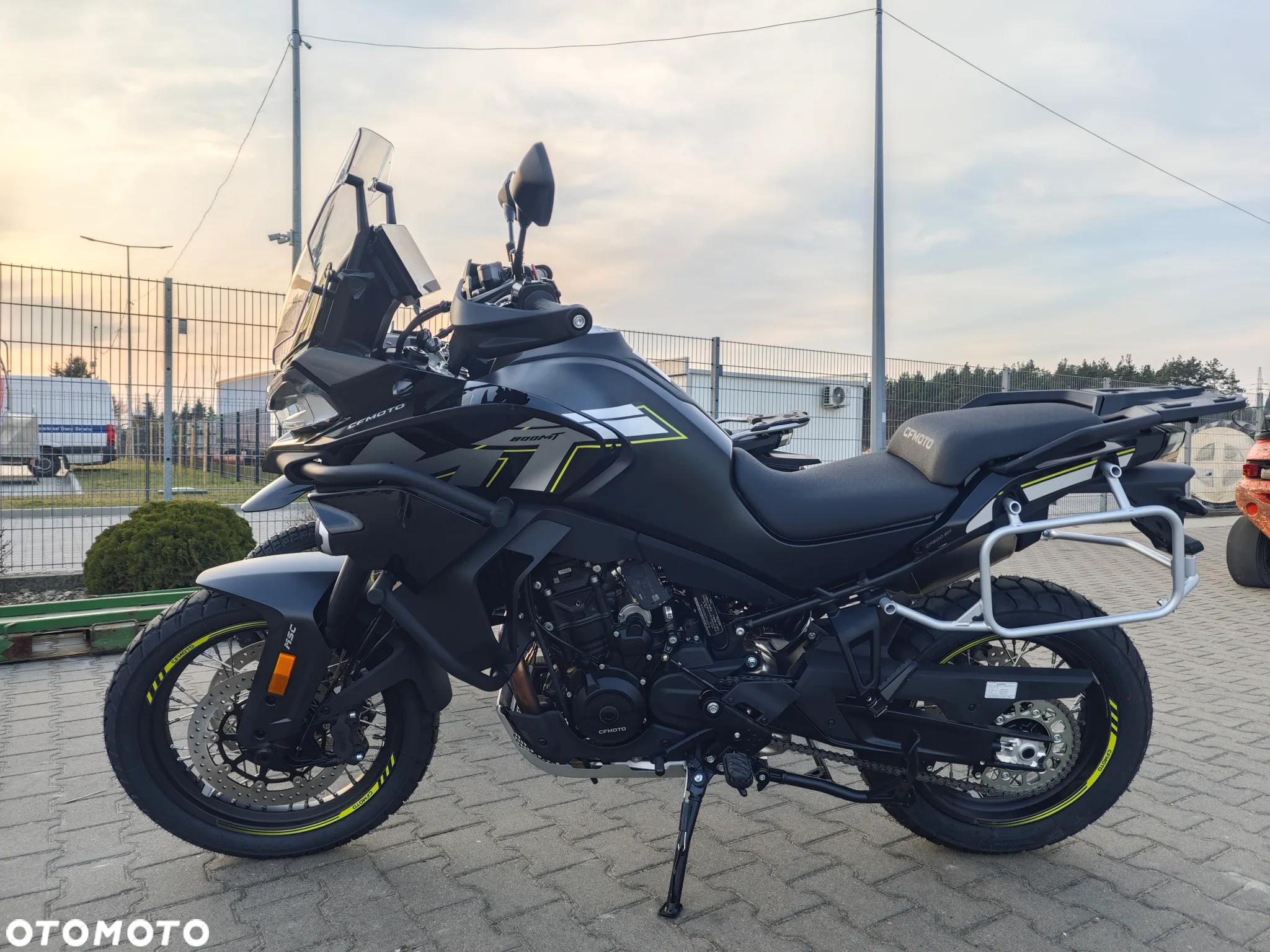 CFMoto MT - 7