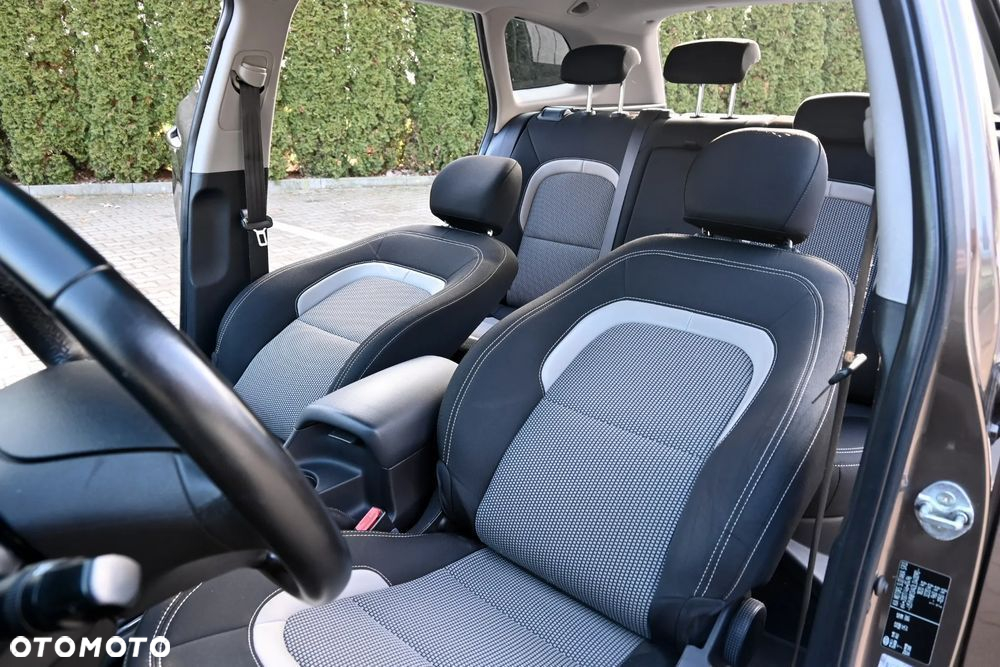 Kia Ceed - 36
