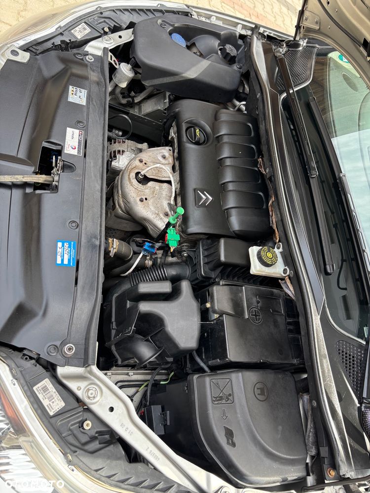 Citroën C4 1.4 16V Style - 25