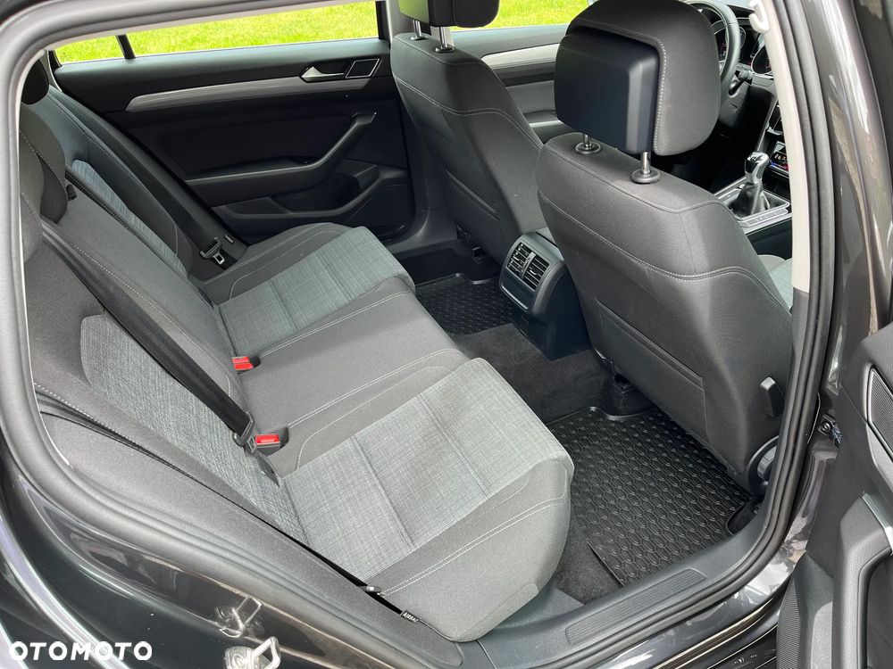 Volkswagen Passat Variant 2.0 TDI EVO Business - 9